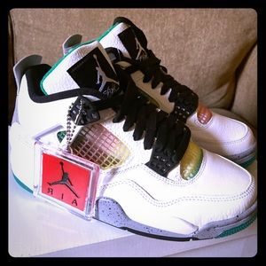 Women’s Jordan Retro 4